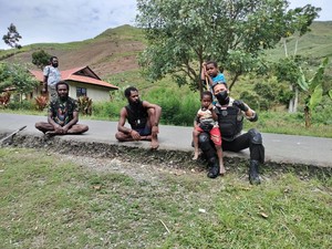 Cara Bripka Ula Menginspirasi Warga Beri Bantuan ke Puncak Papua
