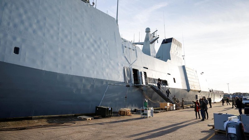 Fregat Denmark Iver Huitfeldt berangkat ke Teluk Aden, dari Pangkalan Angkatan Laut di Korsoer, Denmark, 29 Januari 2024. Fregat Denmark akan berkontribusi untuk memperkuat keamanan maritim di dan sekitar Laut Merah. (Ritzau Scanpix/Mads Claus Rasmussen via REUTERS)