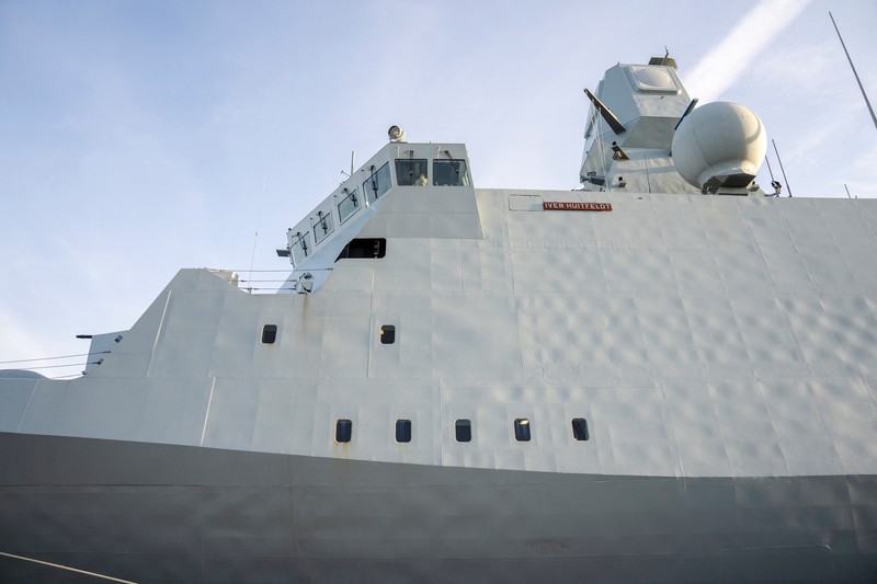 Fregat Denmark Iver Huitfeldt berangkat ke Teluk Aden, dari Pangkalan Angkatan Laut di Korsoer, Denmark, 29 Januari 2024. Fregat Denmark akan berkontribusi untuk memperkuat keamanan maritim di dan sekitar Laut Merah. (Ritzau Scanpix/Mads Claus Rasmussen via REUTERS)