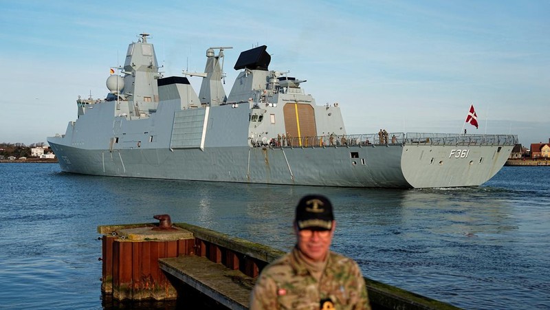 Fregat Denmark Iver Huitfeldt berangkat ke Teluk Aden, dari Pangkalan Angkatan Laut di Korsoer, Denmark, 29 Januari 2024. Fregat Denmark akan berkontribusi untuk memperkuat keamanan maritim di dan sekitar Laut Merah. (Ritzau Scanpix/Mads Claus Rasmussen via REUTERS)