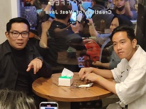 Kampanye di Bandung, Gibran dan RK Makan Malam-Jalan Kaki Keliling Braga