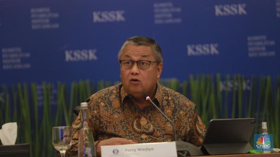 Gubernur Bank Indonesia, Perry Warjiyo dalam acara Konferensi pers Hasil Rapat Berkala KSSK I Tahun 2024 di Kementerian Keuangan, Selasa (30/1/2024). (CNBC Indonesia/Muhammad Sabki)