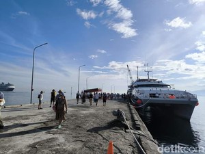 Kapal Pesiar Celebrity Millenium Bawa 2 Ribu Turis Sandar di Buleleng