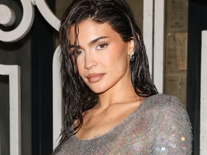 Kylie Jenner Menangis Dikritik Netizen Karena Tampil Lebih Natural