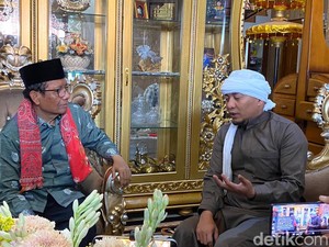 Kala Mahfud Md dan Ujang Bustomi Diskusi soal Santet
