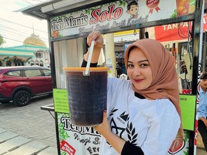 5 Kisah Es Teh Viral, Penjual Cantik hingga Harga Rp 150 Ribu Segelas