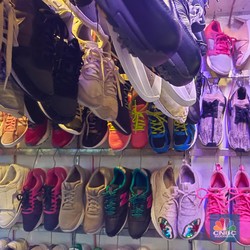 Sepatu Nike-Adidas Eks Impor Masih Dijual Bebas, Harganya Bikin Kaget