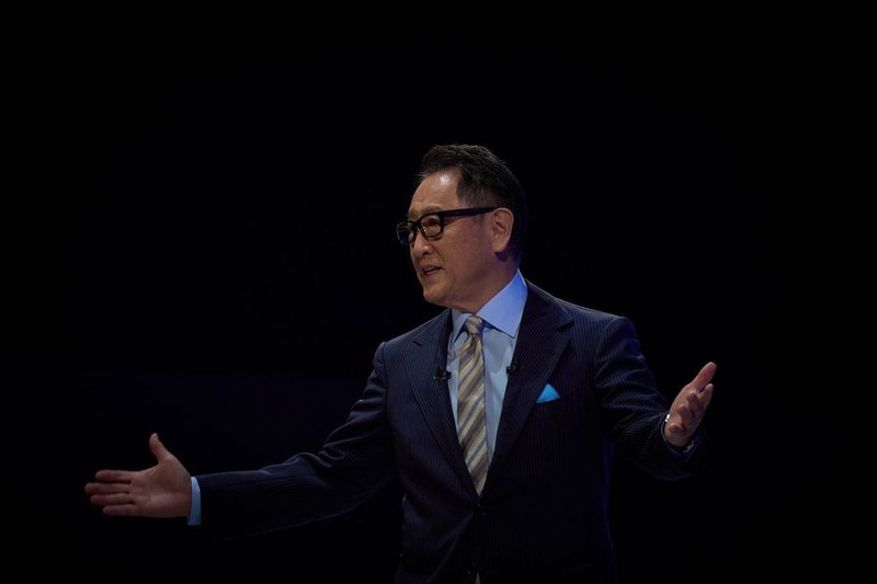 Pimpinan Toyota Motor Akio Toyoda meminta maaf atas skandal di tiga grup perusahaan saat konferensi pers di Nagoya, Jepang pada 30 Januari 2024, dalam foto yang diambil oleh Kyodo. (Instagram @akiotoyoda_official)