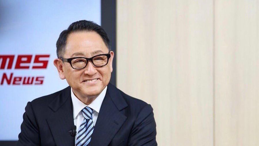 Pimpinan Toyota Motor Akio Toyoda meminta maaf atas skandal di tiga grup perusahaan saat konferensi pers di Nagoya, Jepang pada 30 Januari 2024, dalam foto yang diambil oleh Kyodo. (Instagram @akiotoyoda_official)