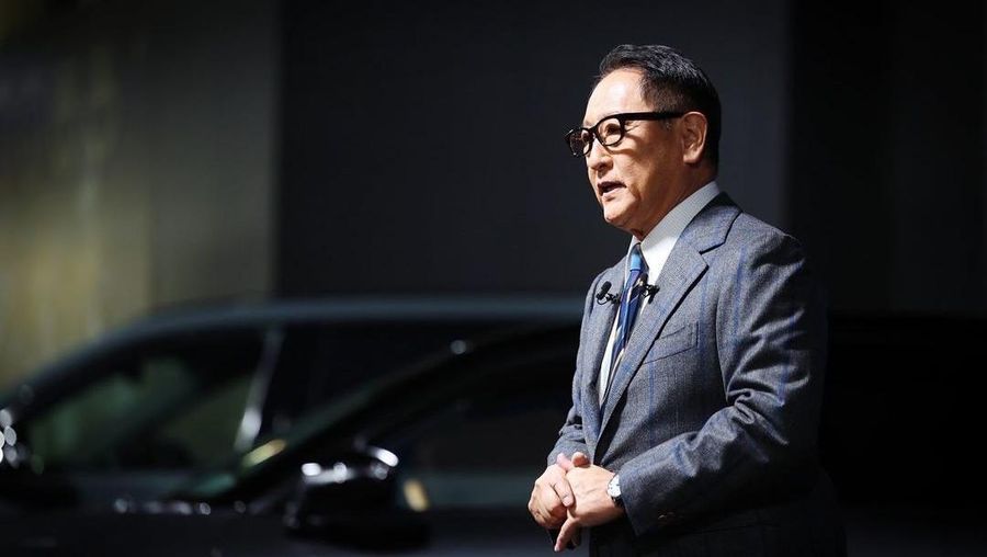 Pimpinan Toyota Motor Akio Toyoda meminta maaf atas skandal di tiga grup perusahaan saat konferensi pers di Nagoya, Jepang pada 30 Januari 2024, dalam foto yang diambil oleh Kyodo. (Instagram @akiotoyoda_official)