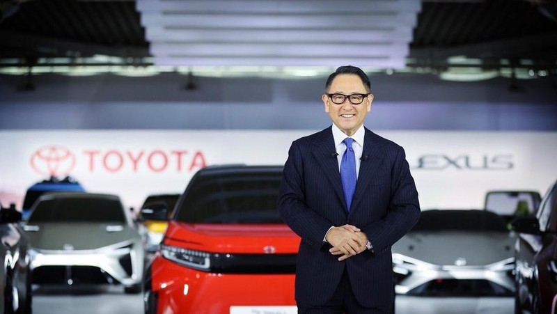 Pimpinan Toyota Motor Akio Toyoda meminta maaf atas skandal di tiga grup perusahaan saat konferensi pers di Nagoya, Jepang pada 30 Januari 2024, dalam foto yang diambil oleh Kyodo. (Instagram @akiotoyoda_official)