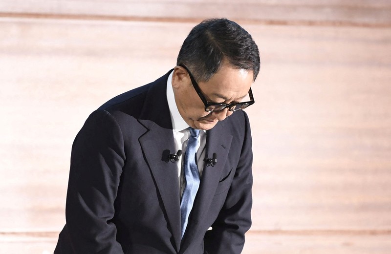 Pimpinan Toyota Motor Akio Toyoda meminta maaf atas skandal di tiga grup perusahaan saat konferensi pers di Nagoya, Jepang pada 30 Januari 2024, dalam foto yang diambil oleh Kyodo. Pimpinan Toyota Motor Akio Toyoda meminta maaf atas skandal di tiga grup perusahaan saat konferensi pers di Nagoya, Jepang pada 30 Januari 2024, dalam foto yang diambil oleh Kyodo. (Instagram @akiotoyoda_official)