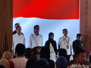 Didampingi Sultan, Jokowi Silaturahmi dengan Peserta JKN-KIS di Gunungkidul