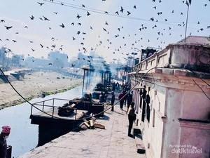 Perjalanan ke Lokasi Kremasi Terbuka Nepal