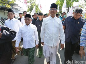 Berkemeja Putih, Anies-Cak Imin Sowan ke Habib Abdul Qodir di Madura