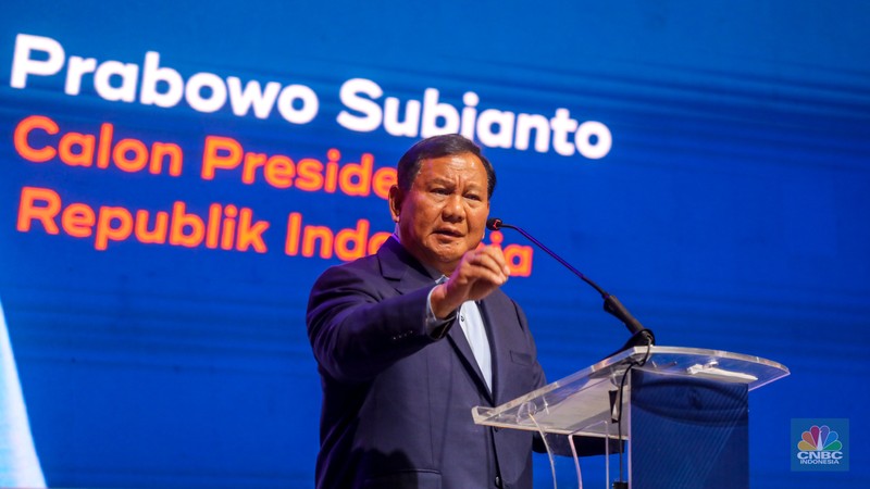 Calon Presiden nomor urut 02 dari Koalisi Indonesia Maju, Prabowo Subianto memberikan pemaparan dalam acara Political and Economic Outlook di Jakarta, Rabu (31/1/2024). Calon Presiden nomor urut 02 dari Koalisi Indonesia Maju, Prabowo Subianto memberikan pemaparan dalam acara Political and Economic Outlook di Jakarta, Rabu (31/1/2024). (CNBC Indonesia/Faisal Rahman)