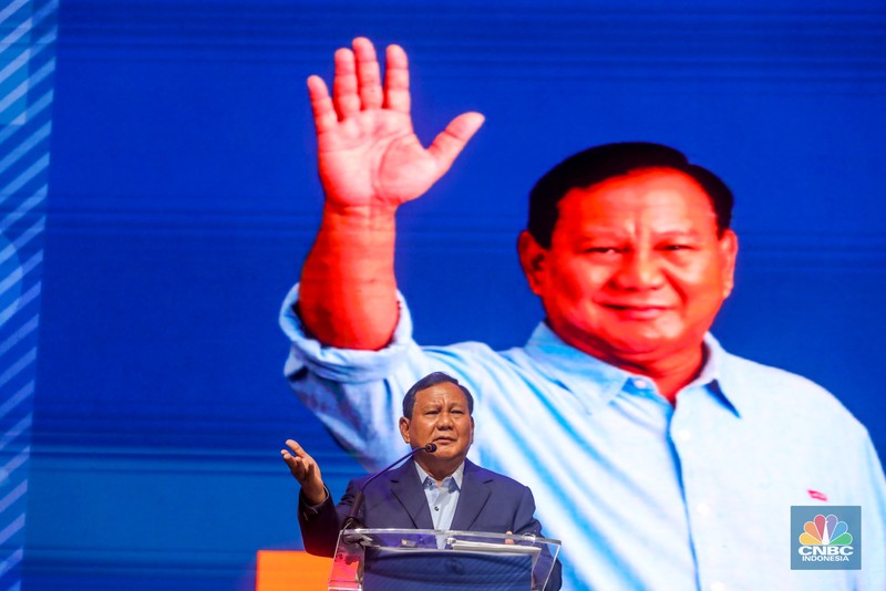 Calon Presiden nomor urut 02 dari Koalisi Indonesia Maju, Prabowo Subianto memberikan pemaparan dalam acara Political and Economic Outlook di Jakarta, Rabu (31/1/2024). Calon Presiden nomor urut 02 dari Koalisi Indonesia Maju, Prabowo Subianto memberikan pemaparan dalam acara Political and Economic Outlook di Jakarta, Rabu (31/1/2024). (CNBC Indonesia/Faisal Rahman)