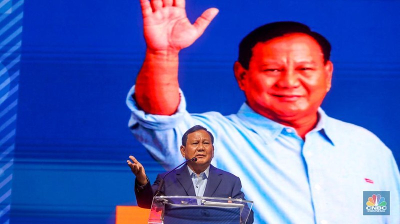 Calon Presiden nomor urut 02 dari Koalisi Indonesia Maju, Prabowo Subianto memberikan pemaparan dalam acara Political and Economic Outlook di Jakarta, Rabu (31/1/2024). (CNBC Indonesia/Faisal Rahman)