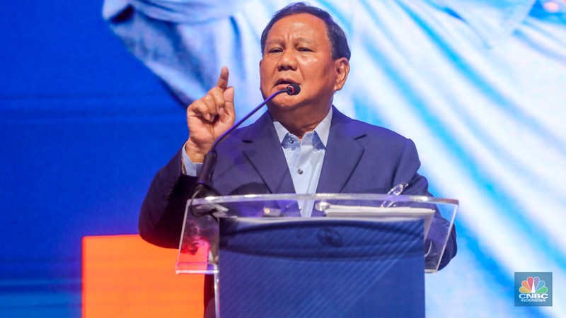 Calon Presiden nomor urut 02 dari Koalisi Indonesia Maju, Prabowo Subianto memberikan pemaparan dalam acara Political and Economic Outlook di Jakarta, Rabu (31/1/2024). Calon Presiden nomor urut 02 dari Koalisi Indonesia Maju, Prabowo Subianto memberikan pemaparan dalam acara Political and Economic Outlook di Jakarta, Rabu (31/1/2024). (CNBC Indonesia/Faisal Rahman)