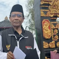Serahkan Surat Resign, Mahfud Tunggu Jokowi Balik ke Jakarta