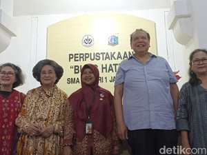 Chairul Tanjung Resmikan Perpustakaan Bung Hatta SMAN 1 Jakarta