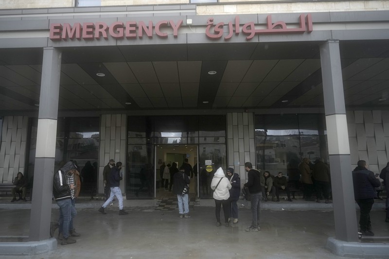 Tentara Israel menyamar sebagai petugas medis, menyerbu Rumah Sakit Ibn Sina dan membunuh tiga orang di rumah sakit tersebut. (Palestinian Health Ministry via AP) Tentara Israel menyamar sebagai petugas medis, menyerbu Rumah Sakit Ibn Sina dan membunuh tiga orang di rumah sakit tersebut. (Palestinian Health Ministry via AP)
