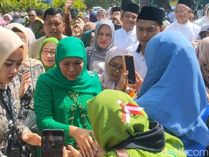 Khofifah Minta Doa Kader Muslimat Jember Maju Gubernur Periode Kedua