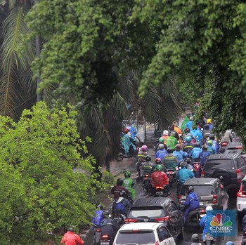Penampakan Jakarta Diguyur Hujan, Macet Parah!
