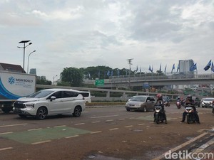Massa Demo Apdesi Bubar, Arus Lalin Depan DPR Dibuka Kembali