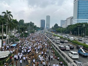 Lalin Jalan Gatsu Depan DPR Ditutup Imbas Demo, Ini Rute Pengalihannya
