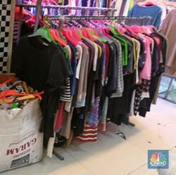 Thrifting Pasar Senen Ramai Lagi, Harga Baju Mulai Rp 10 Ribu