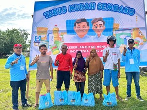Relawan For Gibran Gelar Tebus Paket Sembako Murah di Sultra