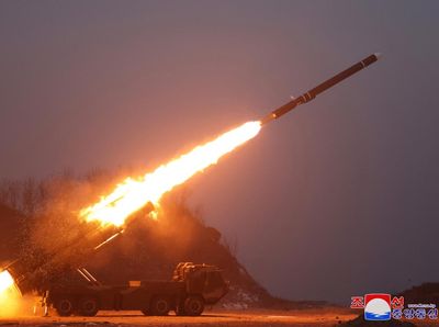 Boom! Kim Jong Un Tiba-Tiba Ngamuk, Korut Tembak 10 Roket Artileri