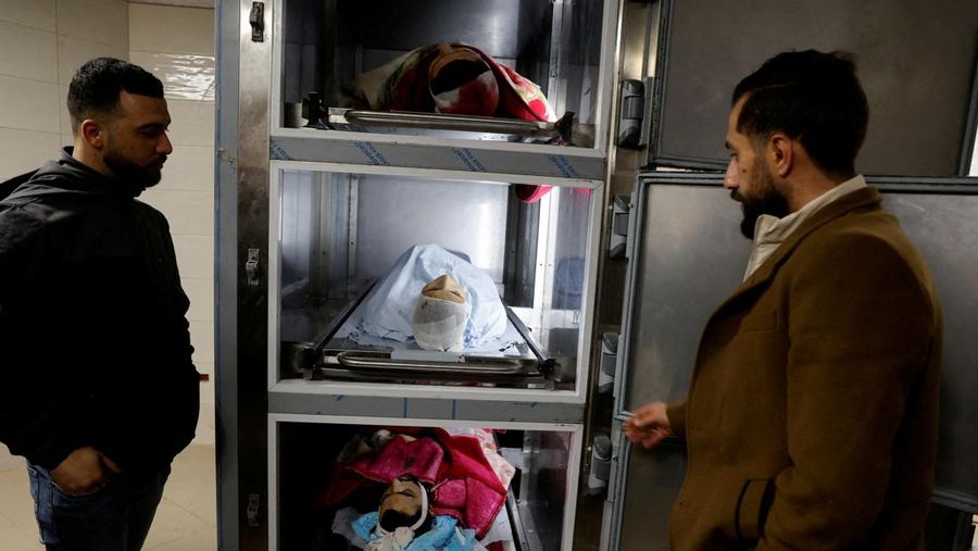 Tentara Israel menyamar sebagai petugas medis, menyerbu Rumah Sakit Ibn Sina dan membunuh tiga orang di rumah sakit tersebut. (Palestinian Health Ministry via AP)