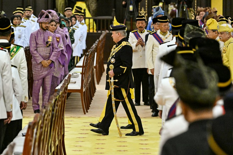 Sultan Johor, Sultan Ibrahim Iskandar duduk saat upacara pengambilan sumpah sebagai Raja Malaysia ke-17 di Istana Nasional di Kuala Lumpur, Malaysia pada 31 Januari 2024. (via REUTERS/POOL) Sultan Johor, Sultan Ibrahim Iskandar duduk saat upacara pengambilan sumpah sebagai Raja Malaysia ke-17 di Istana Nasional di Kuala Lumpur, Malaysia pada 31 Januari 2024. (via REUTERS/POOL)