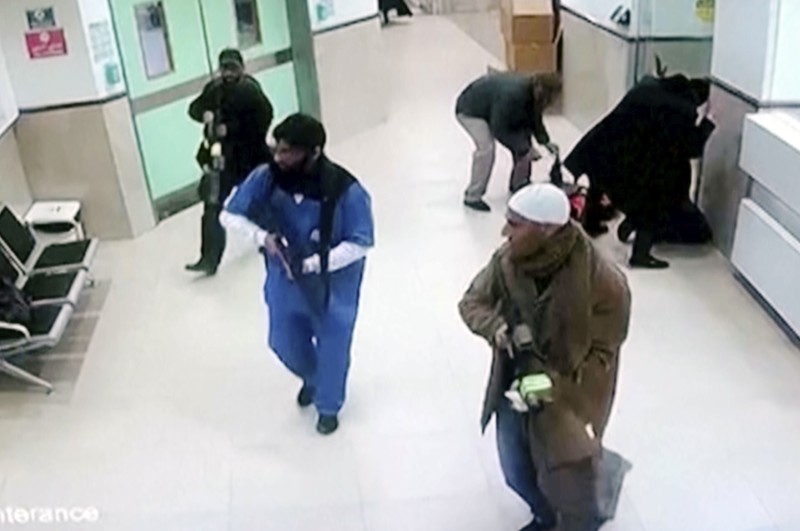 Tentara Israel menyamar sebagai petugas medis, menyerbu Rumah Sakit Ibn Sina dan membunuh tiga orang di rumah sakit tersebut. (Palestinian Health Ministry via AP)
