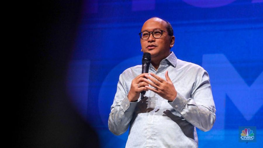 Wakil Menteri BUMN sekaligus Ketua Tim Kampanye Nasional (TKN) Koalisi Indonesia Maju (KIM) Rosan Roeslani memberikan pemaparan dalam acara Political and Economic Outlook di Jakarta, Rabu (31/1/2024). (CNBC Indonesia/Faisal Rahman)