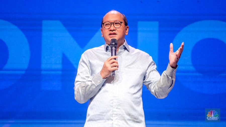 Wakil Menteri BUMN sekaligus Ketua Tim Kampanye Nasional (TKN) Koalisi Indonesia Maju (KIM) Rosan Roeslani memberikan pemaparan dalam acara Political and Economic Outlook di Jakarta, Rabu (31/1/2024). (CNBC Indonesia/Faisal Rahman)