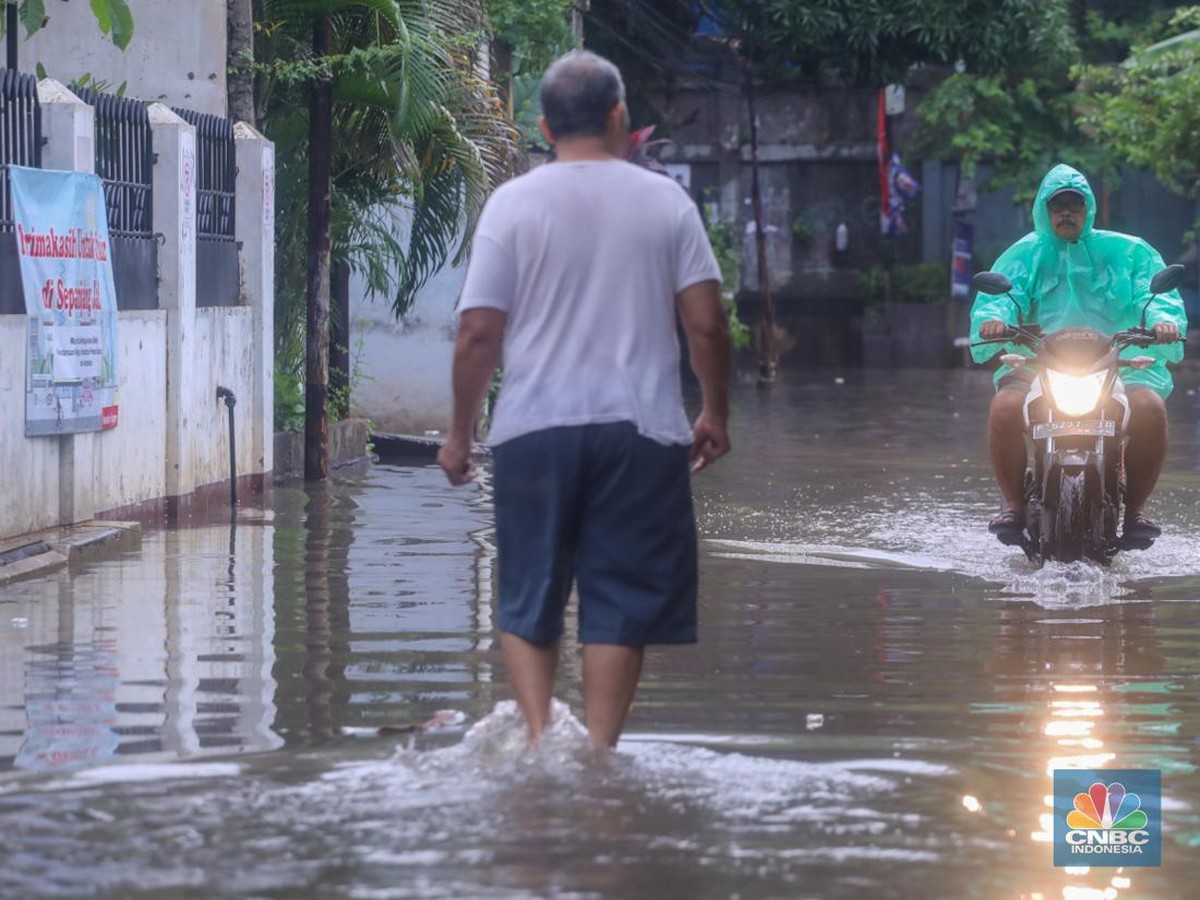 BMKG: Jabodetabek Siaga Hujan Lebat dan Angin Kencang Akhir Pekan