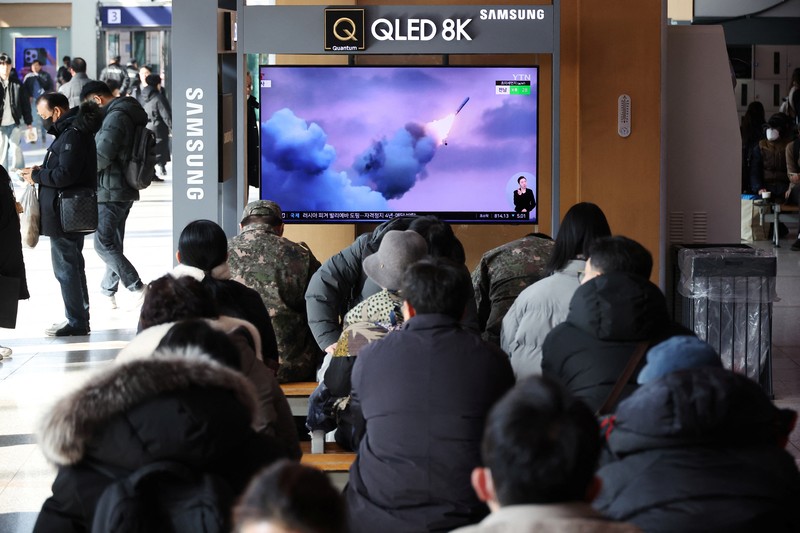 Serangkaian uji coba Korea Utara menembakkan rudal jelajah pada Selasa (30/1) waktu setempat. (via REUTERS/KCNA)