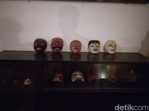 5 Fase Kehidupan Makna di Balik Topeng Cirebon