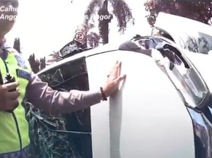 Mobil Terguling di Bogor, Ada Penumpang Anak Menangis Histeris