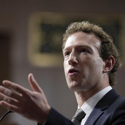 Kebiasaan Unik Pencipta Facebook Sebelum Anak Tidur