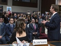 Zuckerberg Tersudut, Mengaku Salah di Hadapan Korban
