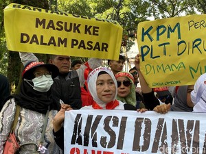 Pedagang Pasar Baru Demo di Depan Balkot Bandung, Ini Tuntutannya