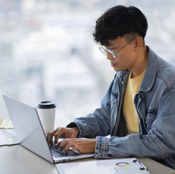 Ternyata Ini yang Bikin Harga Laptop Naik Gila-gilaan
