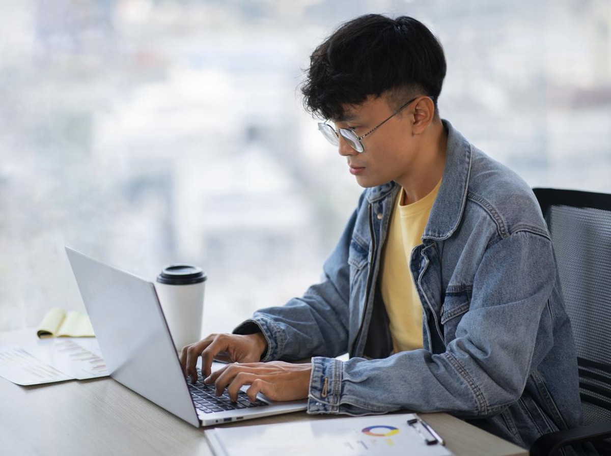 Benarkah Membiarkan Laptop Sleep Boros Listrik dan Merusak?