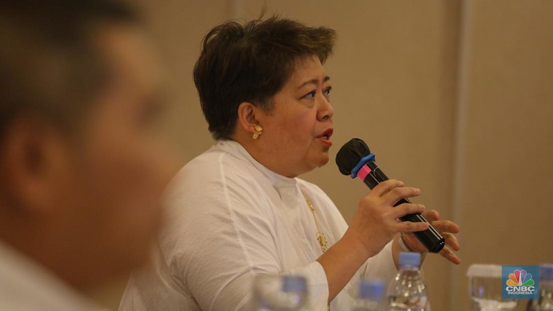 (Dari kiri ke kanan) Ketua Umum APPBI Alphonzus Widjaja, Ketua Umum APINDO Shinta W. Kamdani, Ketua Umum HIPPINDO Budihardjo Iduansjah, dan Ketua Panitia KLINGKING FUN Fetty Kwartati saat konferensi pers KLINGKING FUN 2024, Pesta Diskon Anti Golput di Jakarta, Kamis (1/2/2024). (CNBC Indonesia/Faisal Rahman)