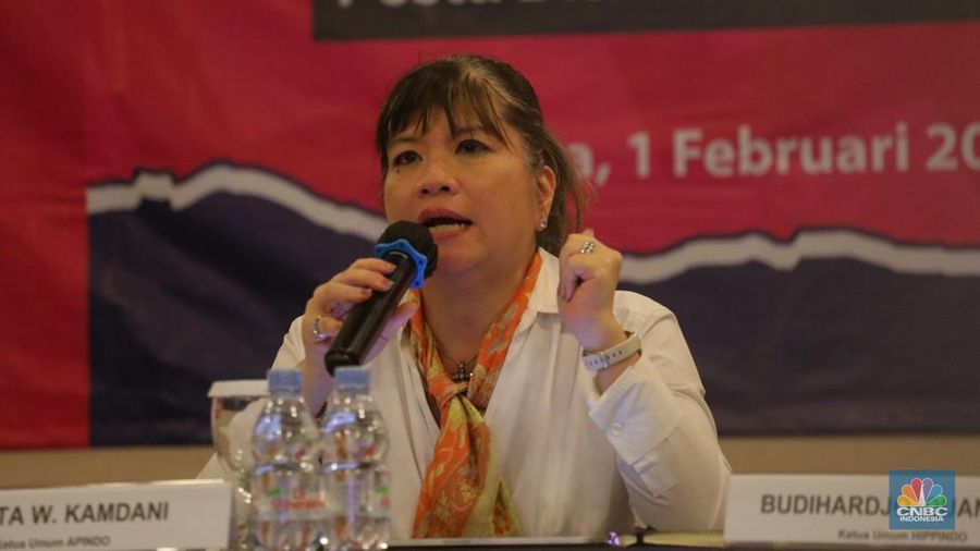 Ketua Umum APINDO, Shinta W. Kamdani saat konferensi pers KLINGKING FUN 2024, Pesta Diskon Anti Golput di Jakarta, Kamis (1/2/2024). (CNBC Indonesia/Faisal Rahman)
