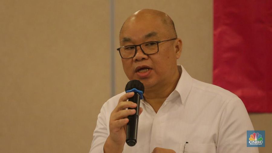 Ketua Umum APPBI, Alphonzus Widjaja saat konferensi pers KLINGKING FUN 2024, Pesta Diskon Anti Golput di Jakarta, Kamis (1/2/2024). (CNBC Indonesia/Faisal Rahman)